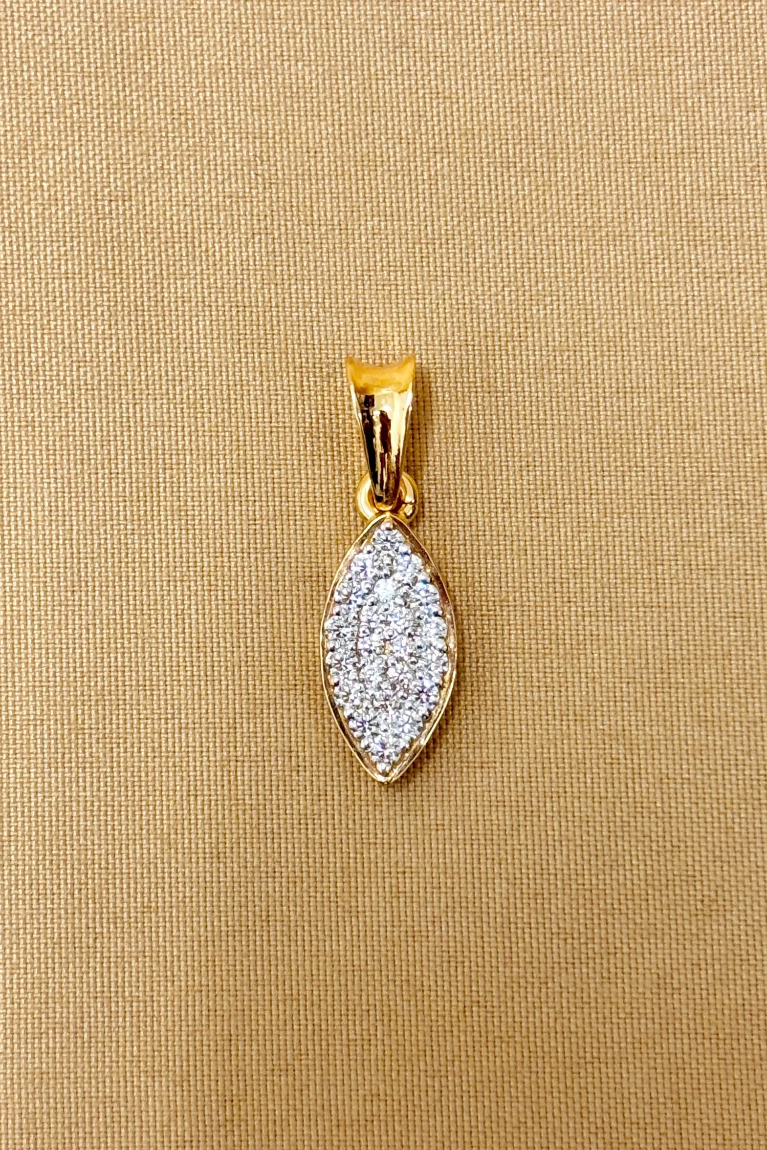 22 KT Gold Designer Diamond Pendant Set (D69)