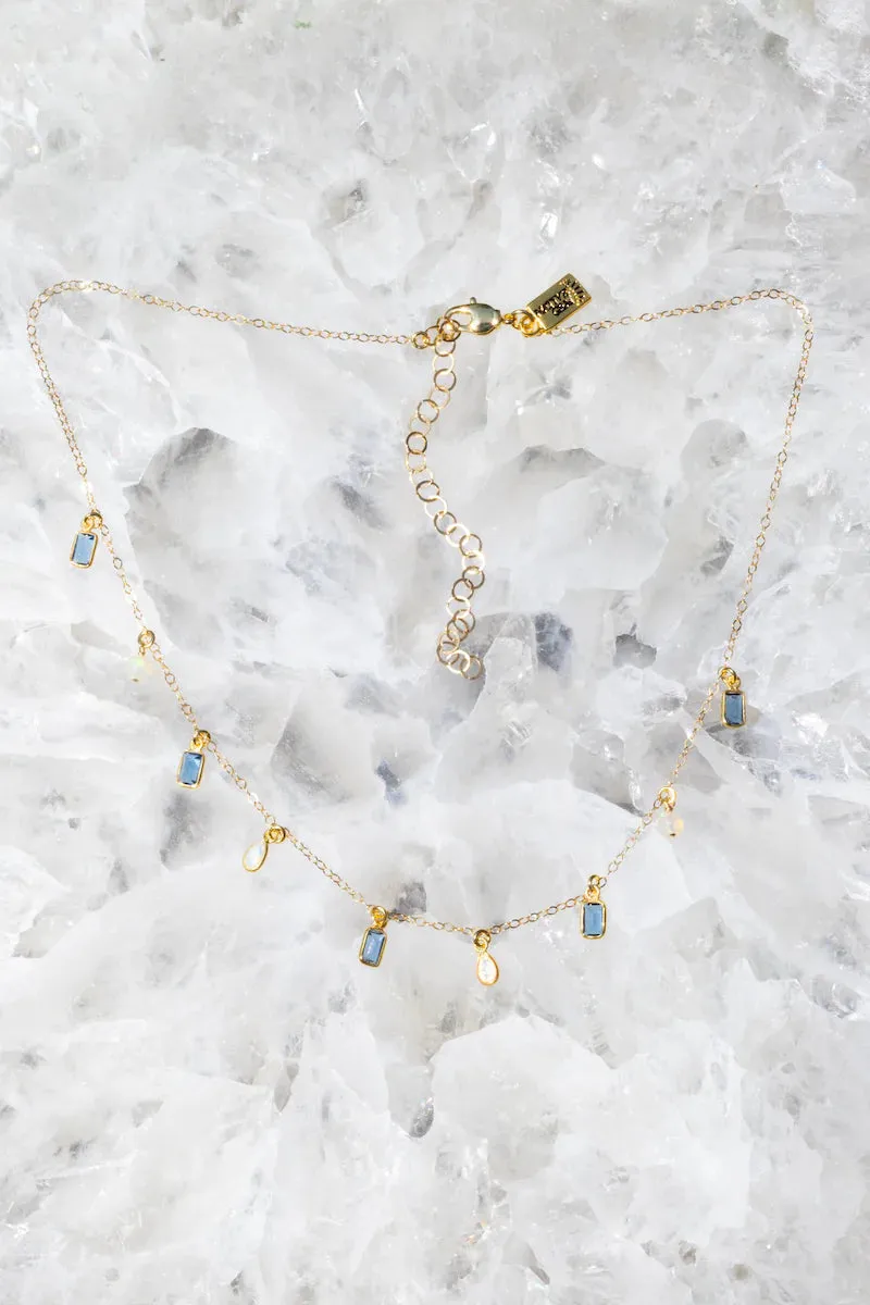 CINDERELLA NECKLACE IN OPAL/BLUE